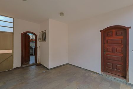 Casa à venda com 3 quartos, 257m² em Rio Branco, Belo Horizonte