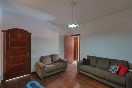 Casa à venda com 3 quartos, 257m² em Rio Branco, Belo Horizonte