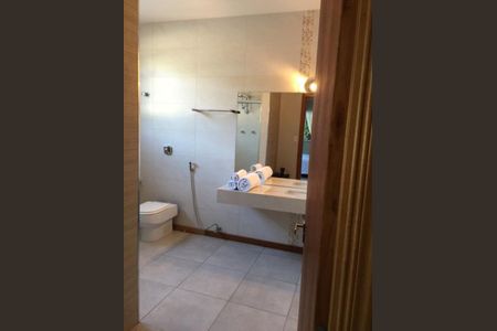 Banheiro de casa de condomínio à venda com 5 quartos, 507m² em Jacarepaguá, Rio de Janeiro