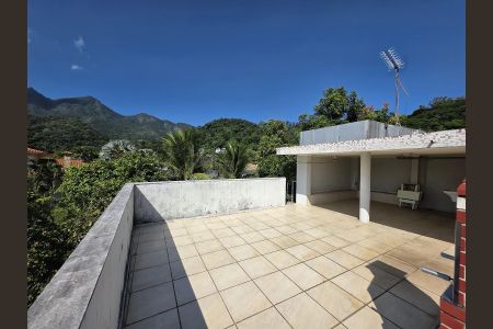 Casa de condomínio à venda com 507m², 5 quartos e 4 vagas Casa de condomínio à venda com 507m², 5 quartos e 4 vagasÁrea externa
