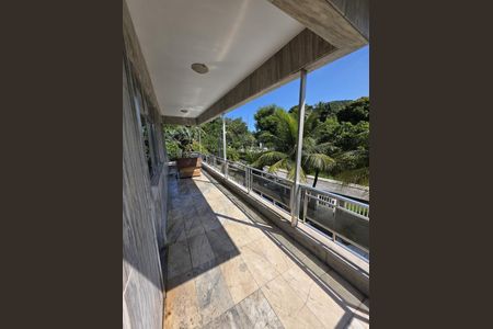 Casa de condomínio à venda com 507m², 5 quartos e 4 vagas Casa de condomínio à venda com 507m², 5 quartos e 4 vagasVaranda