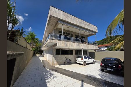 Casa de condomínio à venda com 507m², 5 quartos e 4 vagas Casa de condomínio à venda com 507m², 5 quartos e 4 vagasFachada