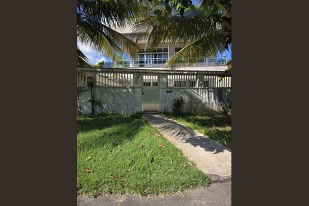 Casa de condomínio à venda com 507m², 5 quartos e 4 vagas Casa de condomínio à venda com 507m², 5 quartos e 4 vagasFachada
