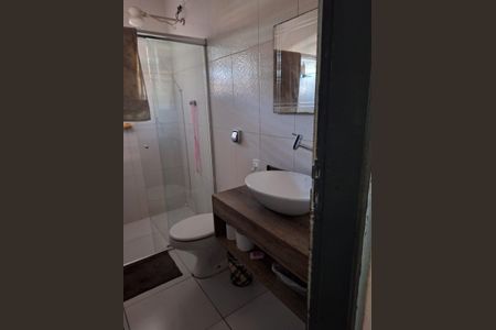 Casa à venda com 210m², 3 quartos e 2 vagasBanheiro