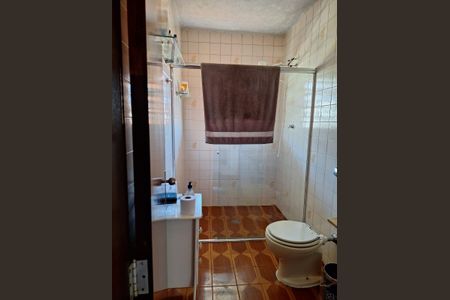 Casa à venda com 210m², 3 quartos e 2 vagasBanheiro