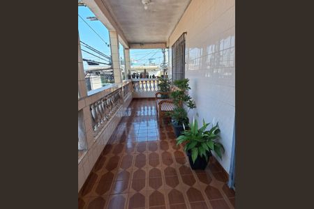 Casa à venda com 210m², 3 quartos e 2 vagasCorredor