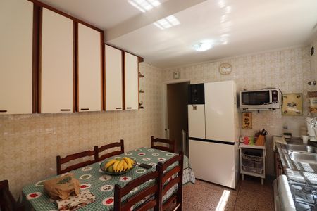 Casa à venda com 182m², 4 quartos e 2 vagasCozinha 