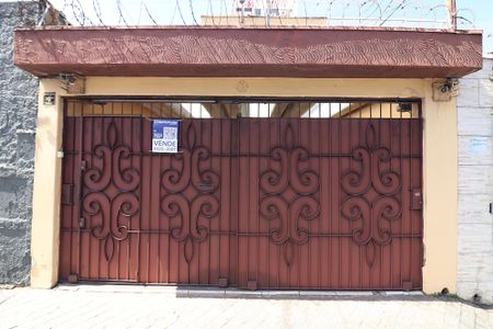 Casa à venda com 182m², 4 quartos e 2 vagasFachada