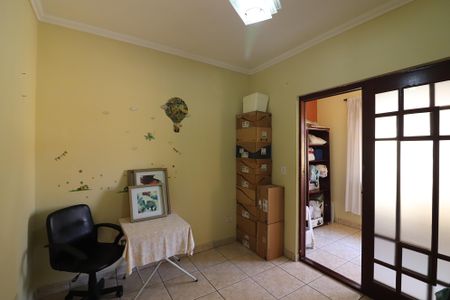 Casa à venda com 182m², 4 quartos e 2 vagasQuarto 1 Edícula 