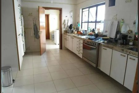 Casa à venda com 400m², 4 quartos e 2 vagasFoto 02