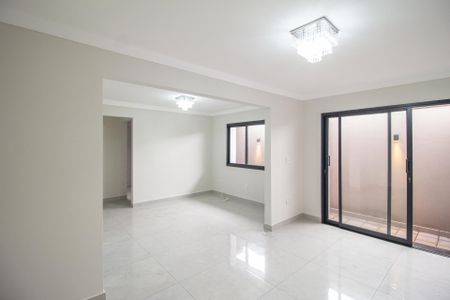 Sala de casa para alugar com 3 quartos, 180m² em Remédios, Osasco