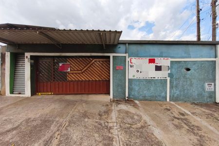 Casa à venda com 100m², 3 quartos e 3 vagasFachada