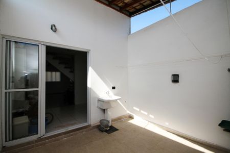 Casa de condomínio para alugar com 59m², 2 quartos e 2 vagasLavanderia