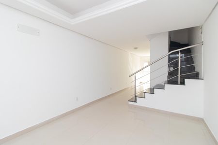 Sala de casa à venda com 2 quartos, 98m² em Hípica, Porto Alegre