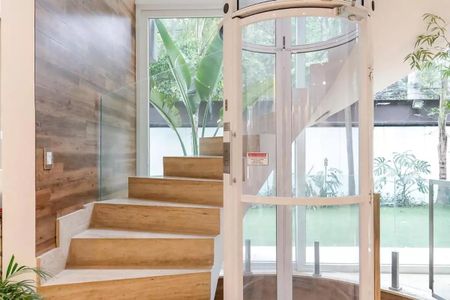 Casa de condomínio à venda com 790m², 4 quartos e 6 vagasSala