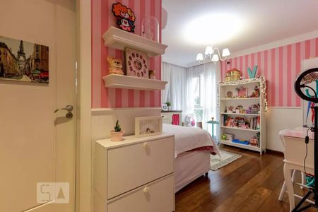 Casa de condomínio à venda com 790m², 4 quartos e 6 vagasQuarto