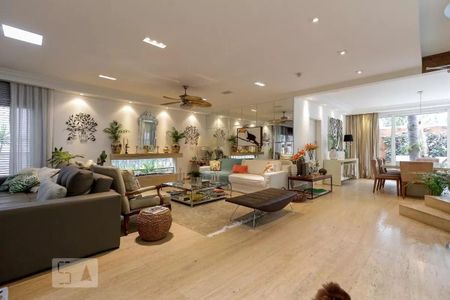 Casa de condomínio à venda com 790m², 4 quartos e 6 vagasSala 