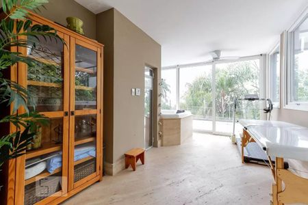 Casa de condomínio à venda com 790m², 4 quartos e 6 vagasSala