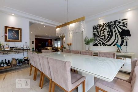 Casa de condomínio à venda com 790m², 4 quartos e 6 vagasSala