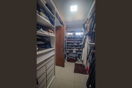 Casa de condomínio para alugar com 440m², 7 quartos e 4 vagasCloset