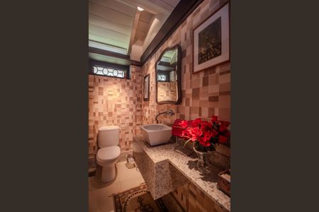 Casa de condomínio para alugar com 440m², 7 quartos e 4 vagasBanheiro