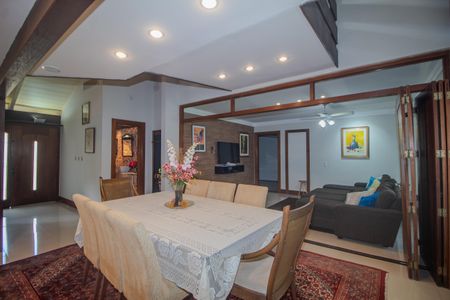 Casa de condomínio para alugar com 440m², 7 quartos e 4 vagasSala