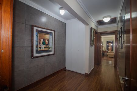 Casa de condomínio para alugar com 440m², 7 quartos e 4 vagasCorredor