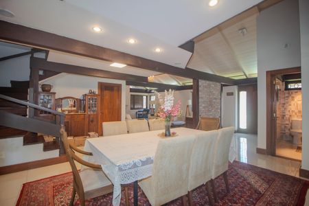 Casa de condomínio para alugar com 440m², 7 quartos e 4 vagasSala