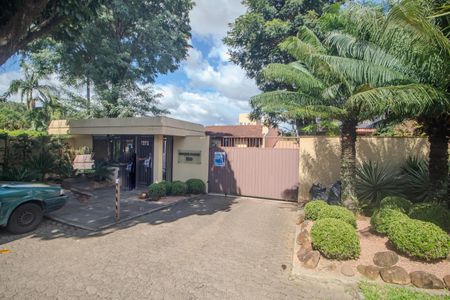 Casa de condomínio para alugar com 440m², 7 quartos e 4 vagasPlaca/Fachada