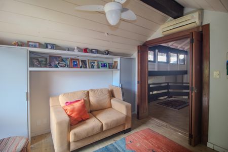 Casa de condomínio para alugar com 440m², 7 quartos e 4 vagasEscritório