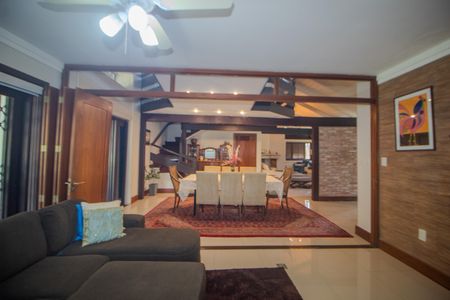 Casa de condomínio para alugar com 440m², 7 quartos e 4 vagasSala