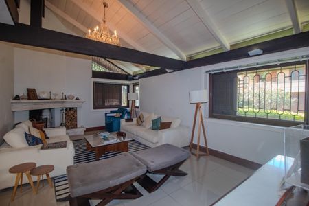 Casa de condomínio para alugar com 440m², 7 quartos e 4 vagasSala