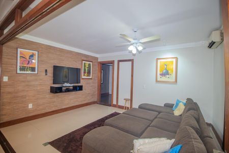 Casa de condomínio para alugar com 440m², 7 quartos e 4 vagasSala