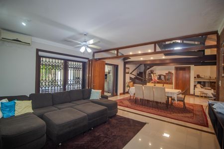 Casa de condomínio para alugar com 440m², 7 quartos e 4 vagasSala