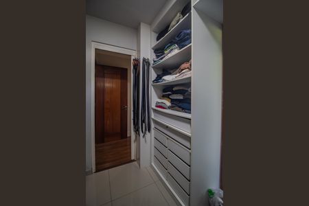 Casa de condomínio para alugar com 440m², 7 quartos e 4 vagasCloset