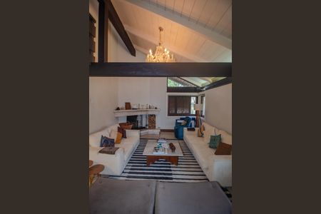 Casa de condomínio para alugar com 440m², 7 quartos e 4 vagasSala