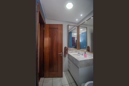 Casa de condomínio para alugar com 440m², 7 quartos e 4 vagasBanheiro da Suíte 2