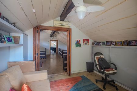 Casa de condomínio para alugar com 440m², 7 quartos e 4 vagasEscritório