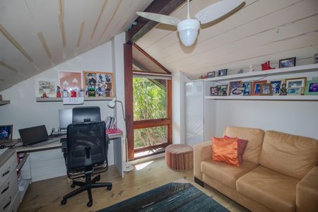 Casa de condomínio para alugar com 440m², 7 quartos e 4 vagasEscritório