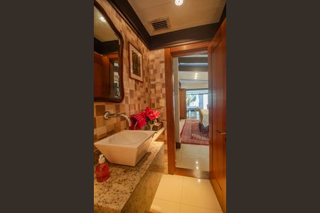 Casa de condomínio para alugar com 440m², 7 quartos e 4 vagasBanheiro