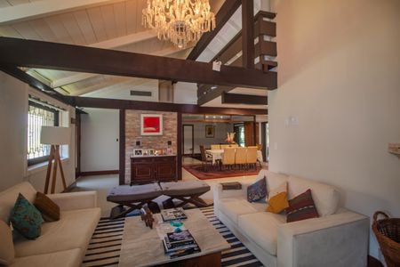 Casa de condomínio para alugar com 440m², 7 quartos e 4 vagasSala