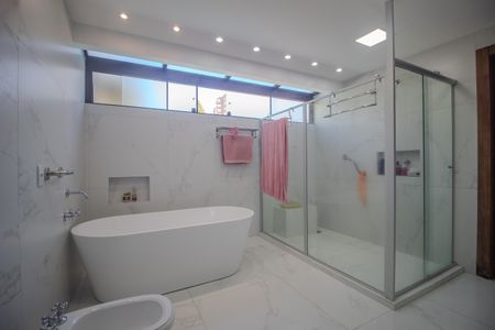 Casa de condomínio para alugar com 440m², 7 quartos e 4 vagasBanheiro da suite 2