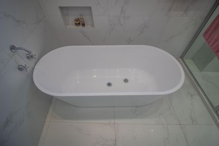 Casa de condomínio para alugar com 440m², 7 quartos e 4 vagasBanheiro da suite 2