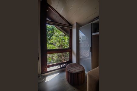 Casa de condomínio para alugar com 440m², 7 quartos e 4 vagasEscritório