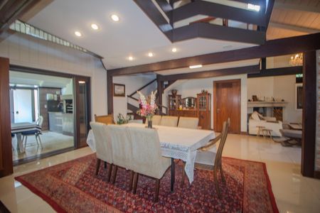 Casa de condomínio para alugar com 440m², 7 quartos e 4 vagasSala