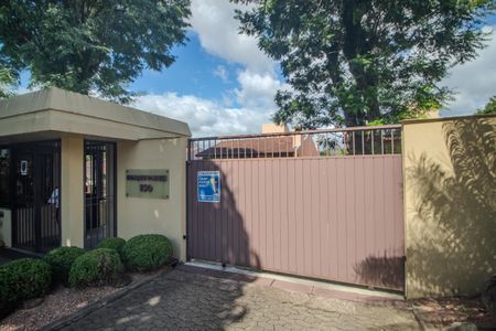 Casa de condomínio para alugar com 440m², 7 quartos e 4 vagasPlaca/Fachada