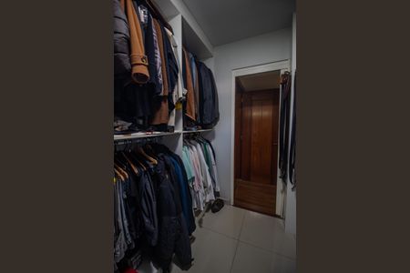 Casa de condomínio para alugar com 440m², 7 quartos e 4 vagasCloset