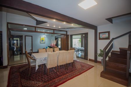 Casa de condomínio para alugar com 440m², 7 quartos e 4 vagasSala