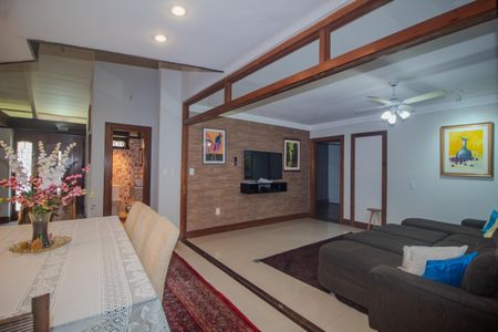 Casa de condomínio para alugar com 440m², 7 quartos e 4 vagasSala