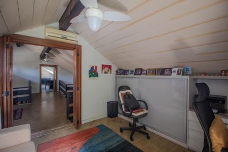 Casa de condomínio para alugar com 440m², 7 quartos e 4 vagasEscritório